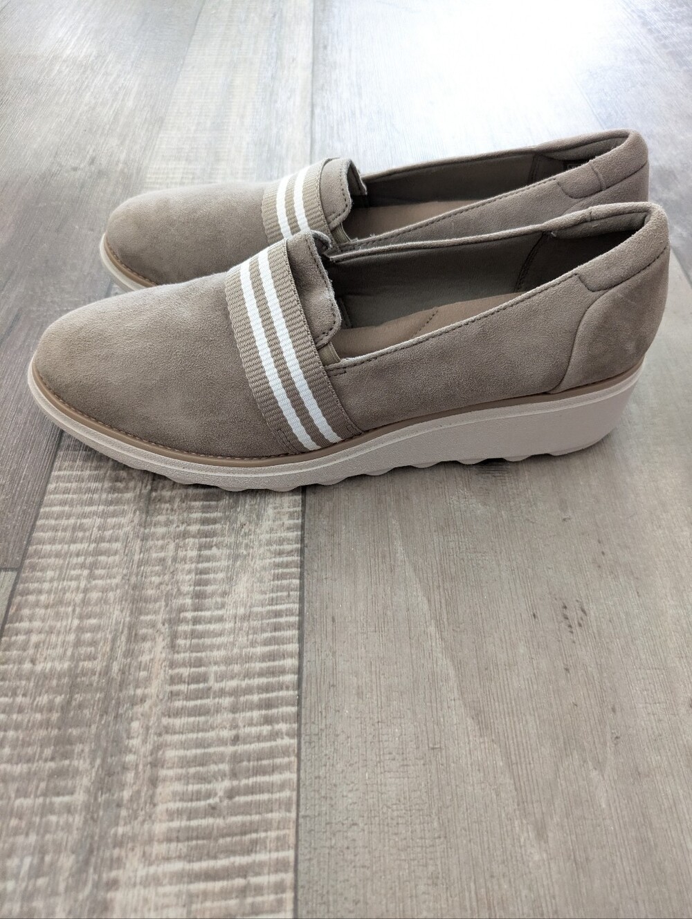 Clarks Sharon Bay Penny Loafer Womens 8.5 M Tan Suede Comfort Slip On Shoe NWOB